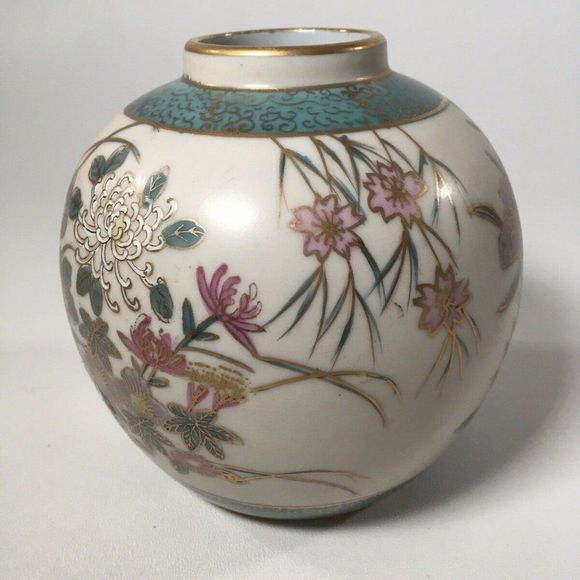 CHINA TRADER SATSUMA Porcelain Handpainted Vase - Picture 4 of 12